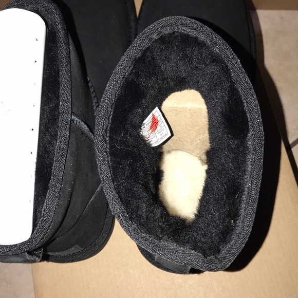 Women’s UGG CLASSIC MINI II BOOTS BLACK - Picture 11 of 13